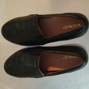 Worn once. Did not like the look.